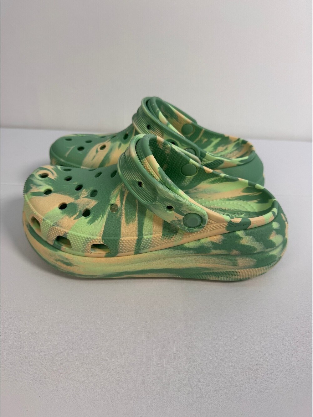 Crocs Classic Crush Marbled Platform Clogs Jade Green Multi - Mens 5 | Womens 7 - Picture 3 of 8